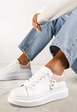 Biało-Różowe Casualowe Sneakersy z Zawieszką Misiem Ulevidia