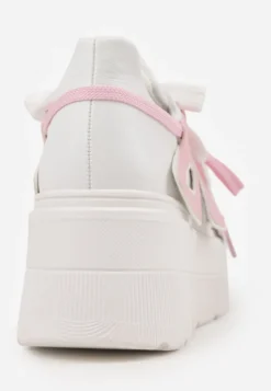Biało-Różowe Sneakersy Vices na Płaskiej Podeszwie z Geometryczną Aplikacją Nelenith