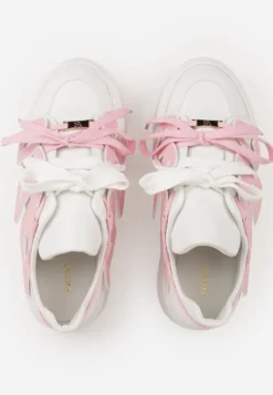 Biało-Różowe Sneakersy Vices na Płaskiej Podeszwie z Geometryczną Aplikacją Nelenith