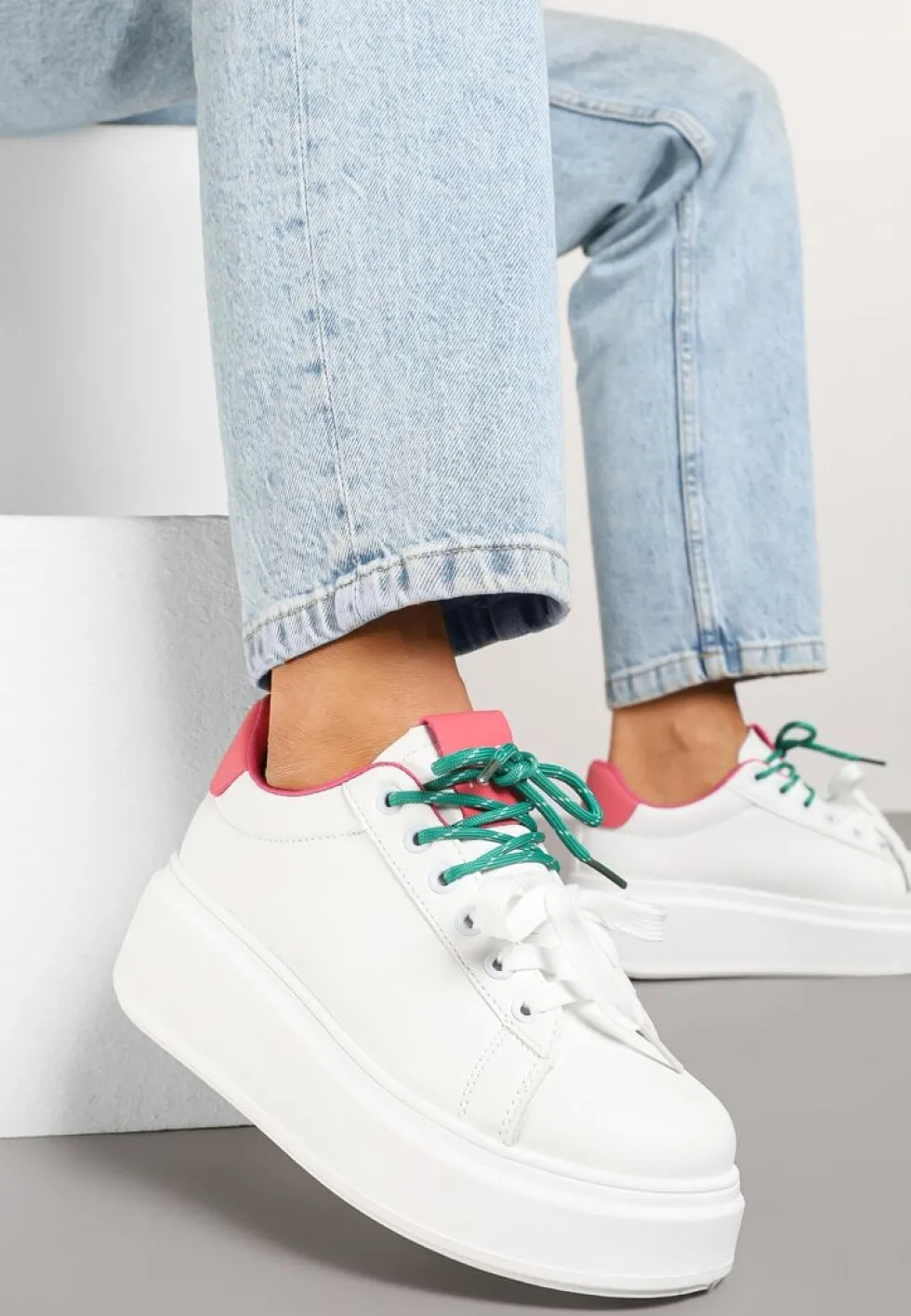 Biało-Różowe Sneakersy z Podwójnym Sznurowaniem Zdivoria