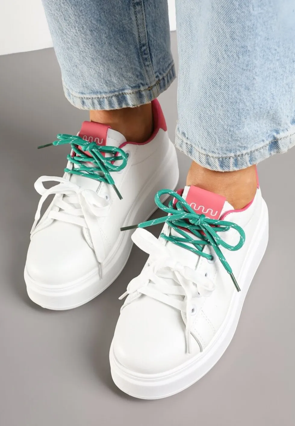 Biało-Różowe Sneakersy z Podwójnym Sznurowaniem Zdivoria