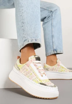 Biało-Różowe Sneakersy z Tweedowymi Zdobieniami i Przeszyciami na Platformie Ulandrelia