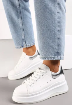 Biało-Srebrne Sneakersy na Grubej Podeszwie z Perforacją i Ozdobą Gumowym Misiem Aireth