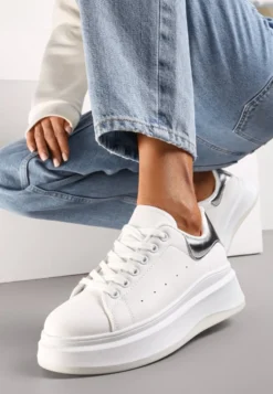 Biało-Srebrne Sneakersy na Grubej Podeszwie z Perforacją i Ozdobą Gumowym Misiem Aireth