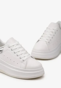 Biało-Srebrne Sneakersy na Grubej Podeszwie z Perforacją i Ozdobą Gumowym Misiem Aireth