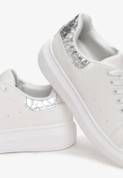 Biało-Srebrne Sneakersy na Niskiej Platformie w Klasycznym Stylu Lucid Dream