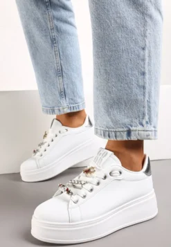Biało-Srebrne Sneakersy na Platformie Ozdobione Odpinanymi Aplikacjami z Cyrkonii Neishi