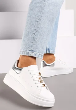 Biało-Srebrne Sneakersy na Platformie Wykończone Cyrkoniowymi Aplikacjami Vliorina