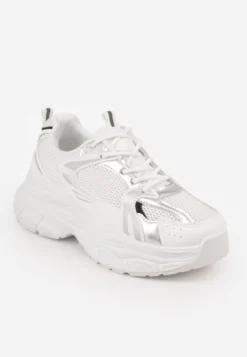 Biało-Srebrne Sneakersy Vices na Platformie Ozdobione Tłoczeniem Natiselle