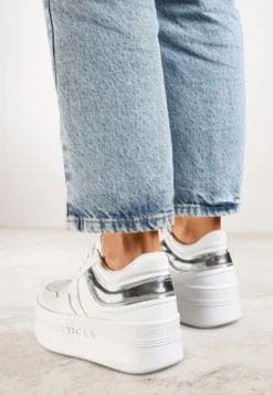 Biało-Srebrne Sneakersy Vices na Platformie z Tłoczonym Napisem ze Sznurowaniem Eanneth