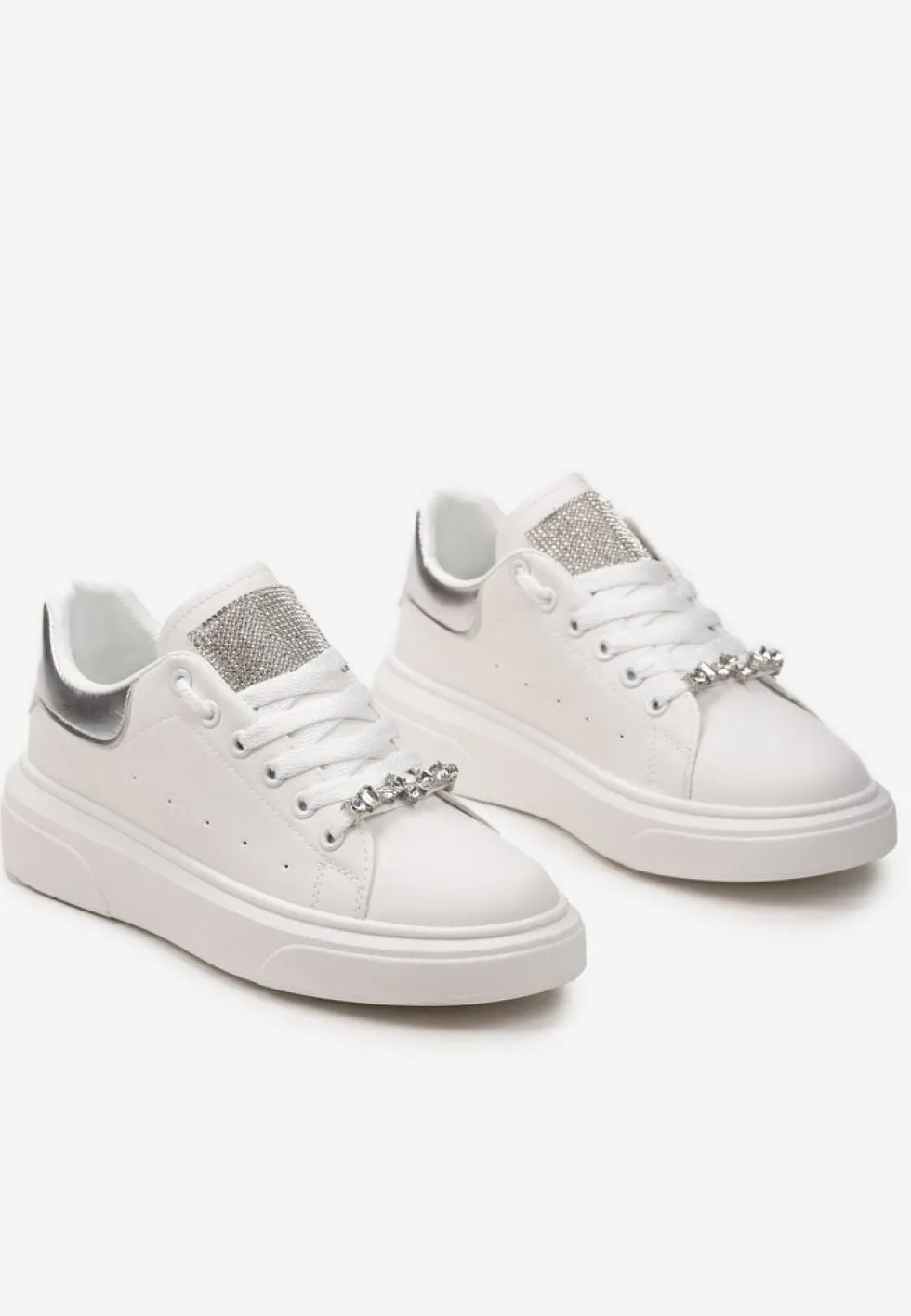 Biało-Srebrne Sneakersy z Cyrkoniami na Języku i Odpinaną Biżuteryjną Aplikacją na Sznurówkach Coletti