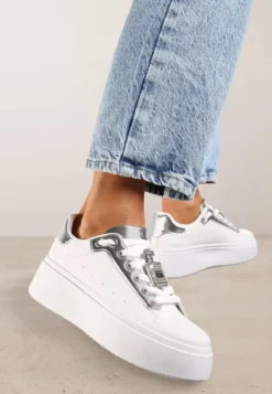 Biało-Srebrne Sneakersy z Metaliczną Zawieszką na Sznurówkach Ozdobioną Cyrkoniami Edosa