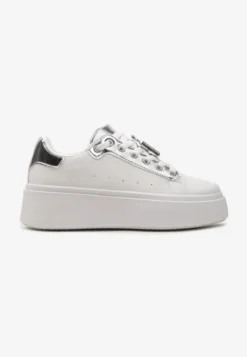 Biało-Srebrne Sneakersy z Metaliczną Zawieszką na Sznurówkach Ozdobioną Cyrkoniami Edosa