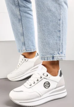 Biało-Srebrne Sneakersy z Okrągłą Naszywką i Platformą Viliera