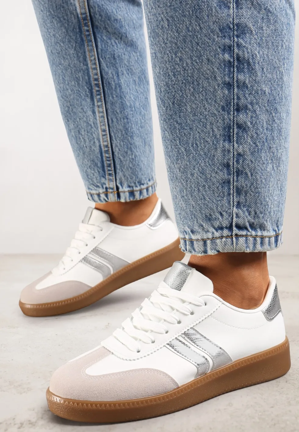 Biało-Srebrne Sznurowane Sneakersy Tenisówki z Kauczukową Podeszwą Gialessa