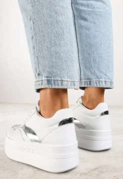 Biało-Srebrne Sznurowane Sneakersy Vices na Platformie z Metalicznymi Paskami Neliawen
