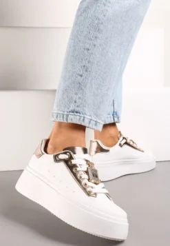 Biało-Szampańskie Sneakersy z Metaliczną Zawieszką na Sznurówkach Ozdobioną Cyrkoniami Edosa