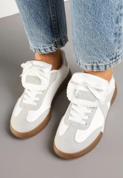 Biało-Szare Sneakersy w Stylu Tenisówek z Szerokim Językiem Alarila