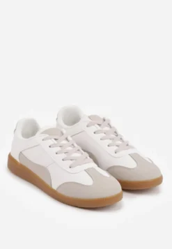 Biało-Szare Sneakersy z Ozdobnymi Przeszyciami przed Kostkę Redala