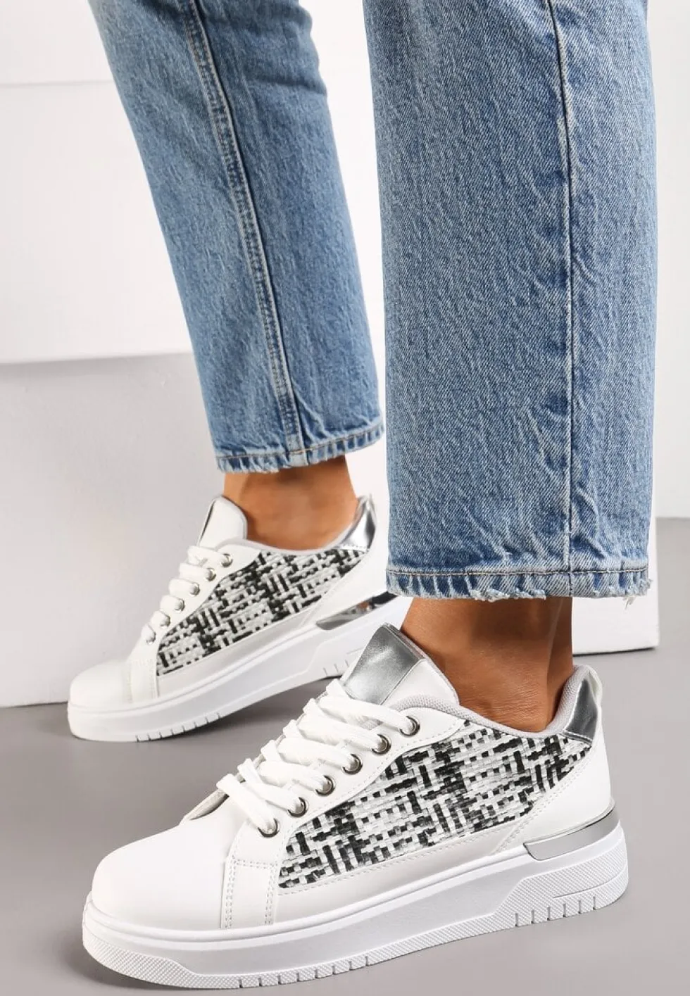 Biało-Szare Sneakersy z Przeplataną Wstawką Olimua