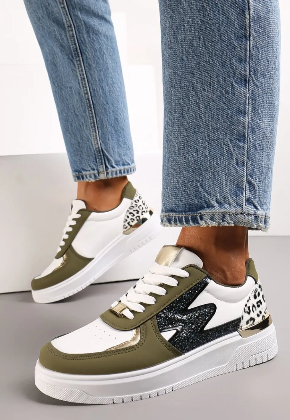 Biało-Zielone Płaskie Sneakersy z Metalową i Brokatową Wstawką Nebritta