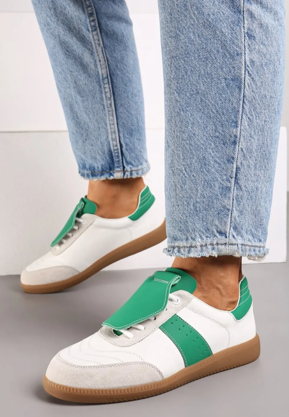 Biało-Zielone Sneakersy na Płaskiej Podeszwie ze Skóry Wykończone Zamszową Wstawką Milirae