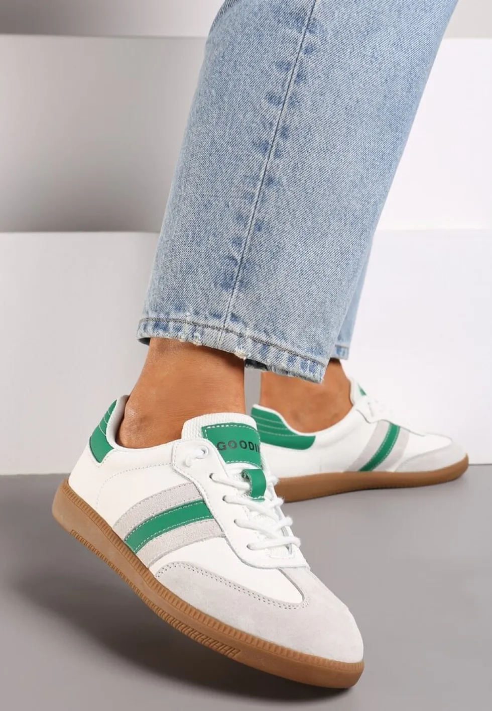 Biało-Zielone Sneakersy ze Skóry Naturalnej na Płaskiej Podeszwie Wykończone Paskami Navinda