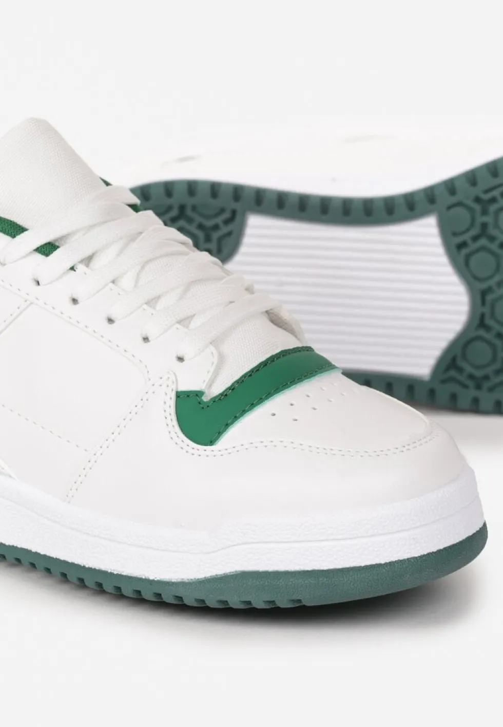 Biało-Zielone Sneakersy z Perforacją na Nosku i Wstawkami na Zapiętku Favisi