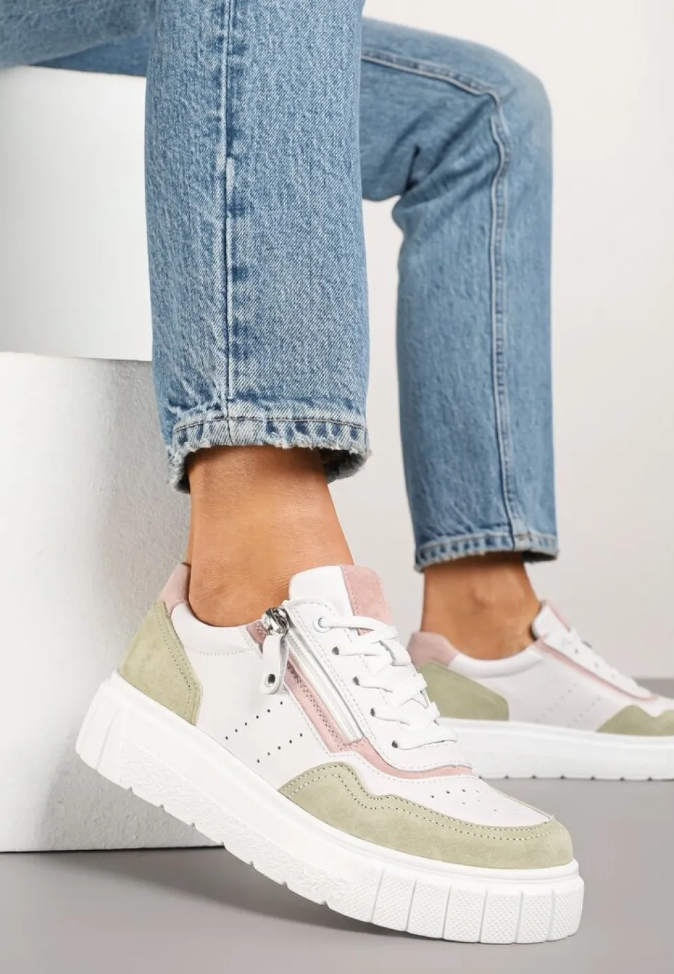 Biało-Zielone Streetwearowe Sneakersy ze Skóry Naturalnej z Ozdobnym Suwakiem Eleavenna