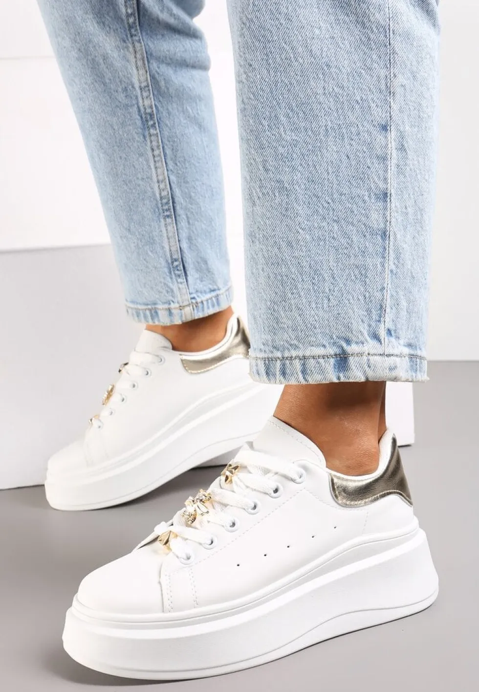 Biało-Złote Sneakersy na Grubej Podeszwie Celessi