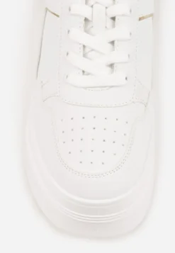 Biało-Złote Sneakersy Vices na Platformie Ozdobione Metalicznymi Aplikacjami Nelanil