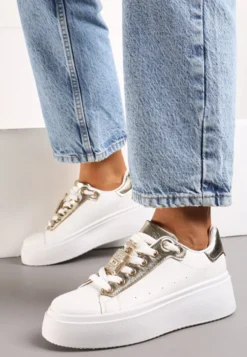 Biało-Złote Sneakersy z Metaliczną Zawieszką na Sznurówkach Ozdobioną Cyrkoniami Edosa