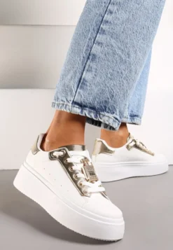 Biało-Złote Sneakersy z Metaliczną Zawieszką na Sznurówkach Ozdobioną Cyrkoniami Edosa