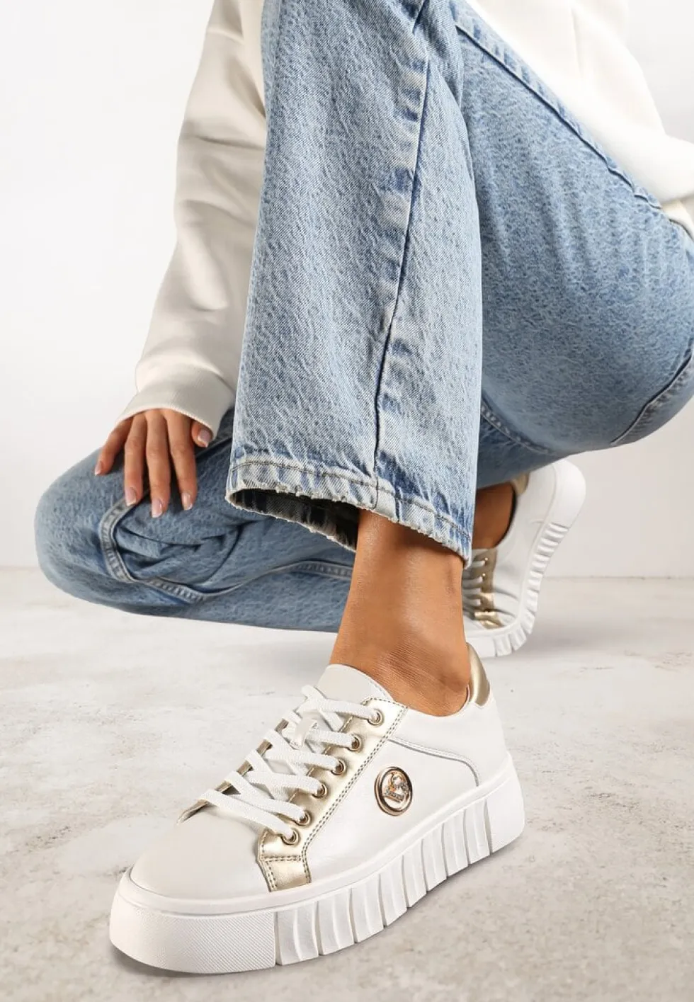 Biało-Złote Sznurowane Sneakersy Vices na Platformie z Tłoczeniem i Metaliczną Aplikacją Lavfedi