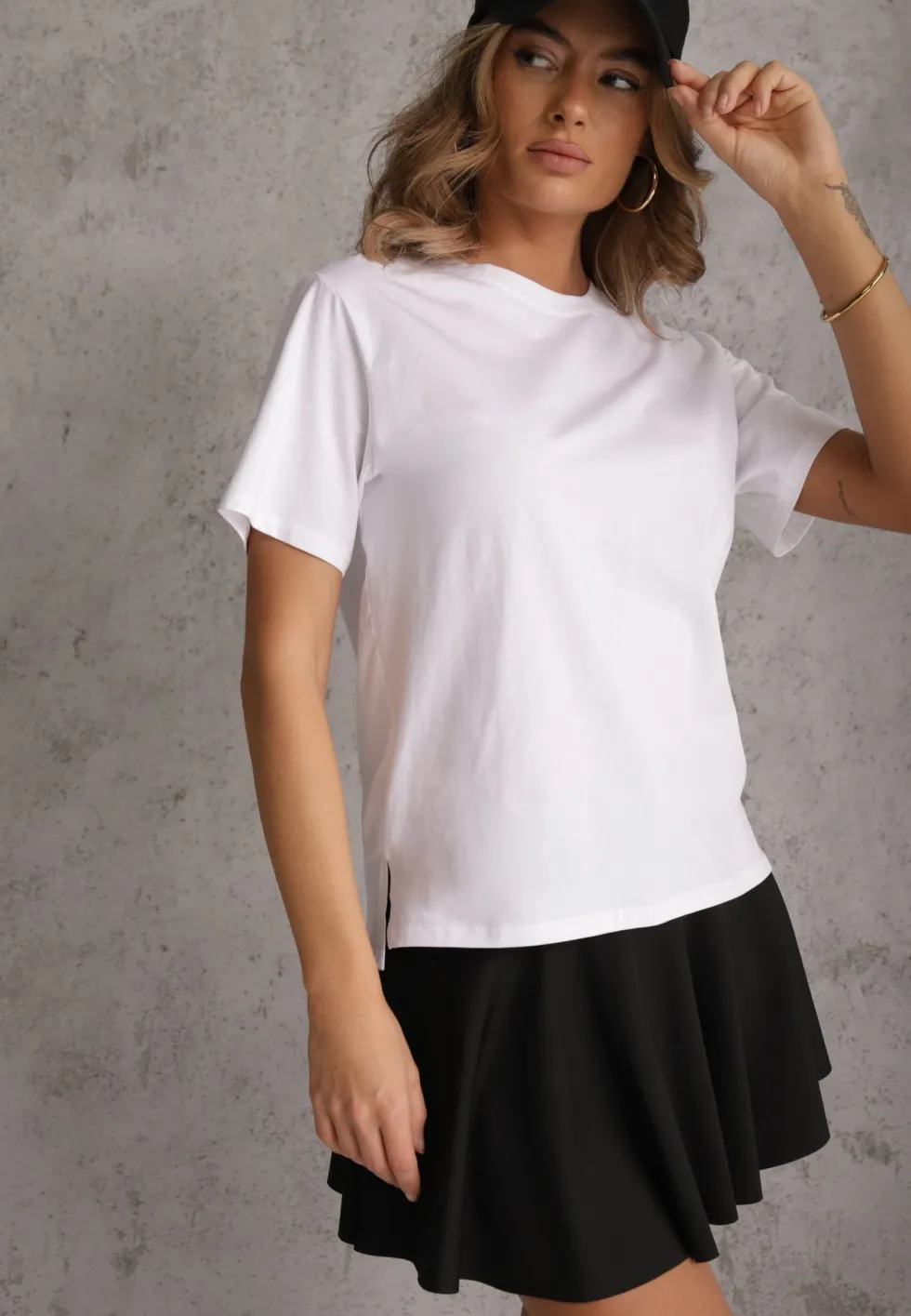 Biały Bawełniany T-shirt Ozdobiony po Bokach Rozcięciami Brinelle