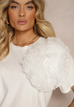Biały Bawełniany T-shirt z Krótkim Rękawem i Ozdobnym Kwiatem Krissas
