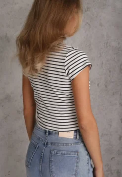 Biały Crop Top Bawełny z Prążkowanej Dzianiny w Paski Ozdobiony Wycięciem Ionilla