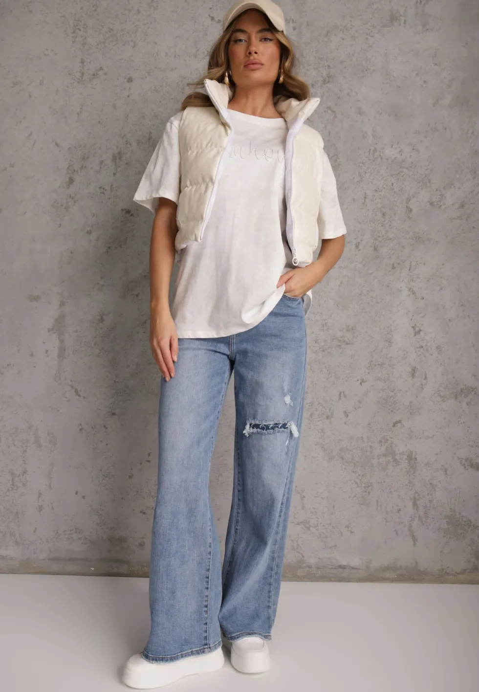 Biały Oversizowy T-shirt z Bawełny Zdobiony Haftem z Cekinami Marivia
