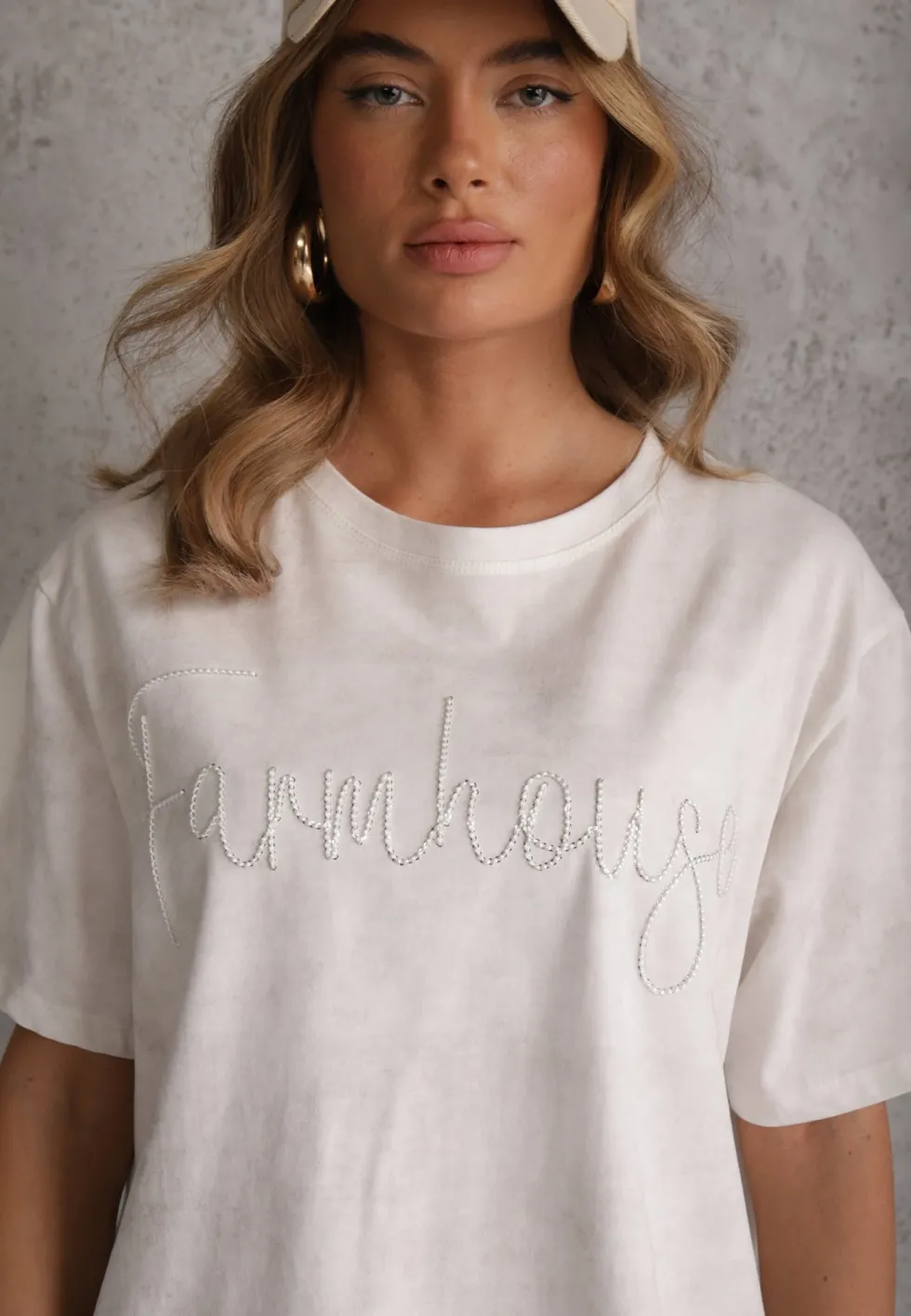 Biały Oversizowy T-shirt z Bawełny Zdobiony Haftem z Cekinami Marivia
