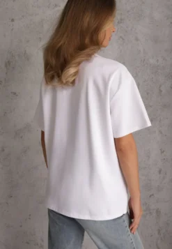 Biały Oversizowy T-shirt z Bawełny Zdobiony Kwadratowymi Aplikacjami Evesilea