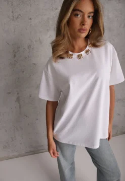 Biały Oversizowy T-shirt z Bawełny Zdobiony Kwadratowymi Aplikacjami Evesilea
