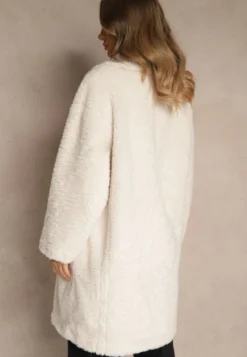 Biały Płaszcz Teddy o Dwurzędowym Kroju Oversize Azzena