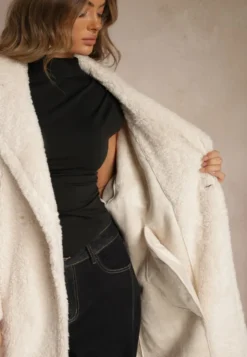 Biały Płaszcz Teddy o Dwurzędowym Kroju Oversize Azzena