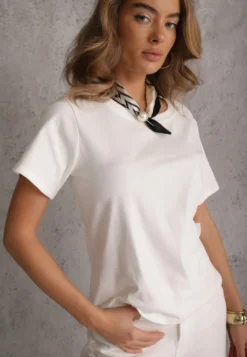 Biały T-shirt z Bawełny Ozdobiony Apaszką z Satyny Willow