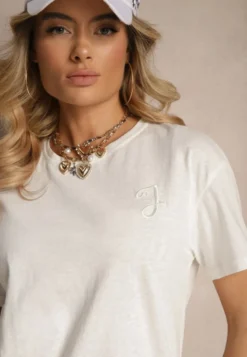 Biały T-shirt z Dłuższym Tyłem Zdobiony Haftem Ninilla