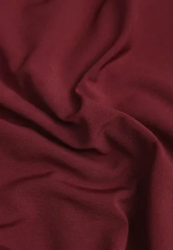 Bordowa Dopasowana Sukienka Koktajlowa Ozdobiona Marszczeniem Besni