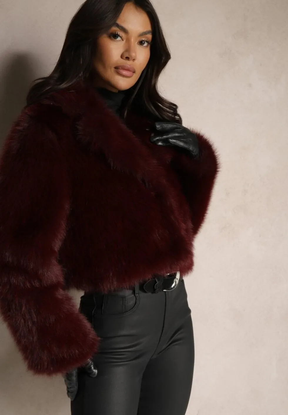 Bordowa Krótka Kurtka z Futerkiem Zdobiona Szerokim Kołnierzem Tormia