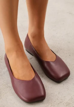 Bordowe Balerinki Eleganckie ze Ściętym Noskiem Kwadratowym Gadapa