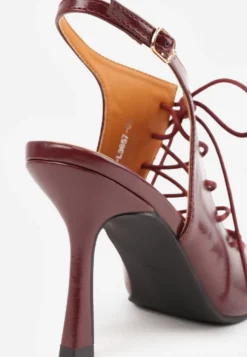 Bordowo-Czerwone Wiązane Szpilki Typu Slingback Angellta