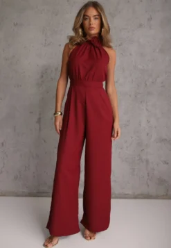 Bordowy Elegancki Kombinezon z Górą Halter Ozdobioną Różą 3D Dephousa